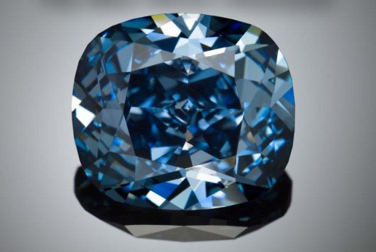 2014.09.28-12carat_blue_diamond.jpg