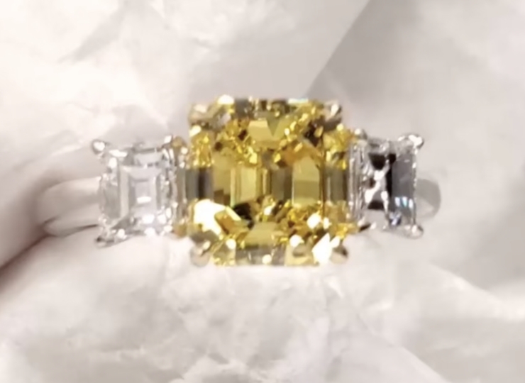 Fancy Vivid Yellow Round Diamond 3 Stone Semi Mount Engagement Ring | QD  Jewelry
